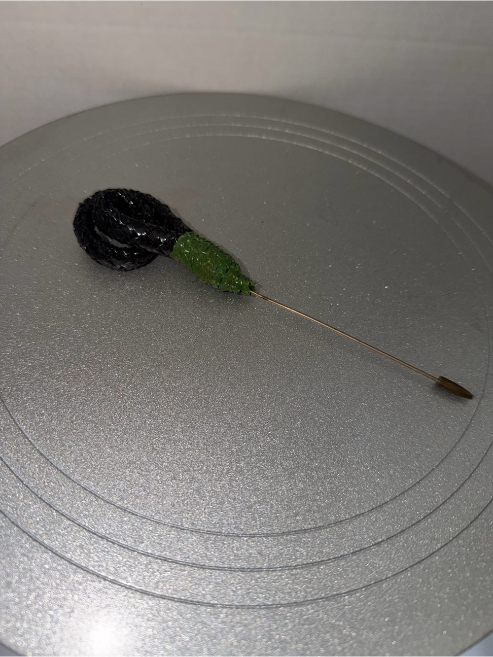 Vintage 1940s? Hatpin with brass or gold tone pin